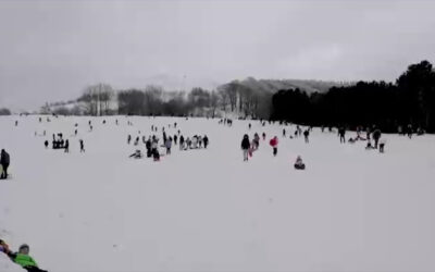 Menschenmassen fluten Wintersportgebiete