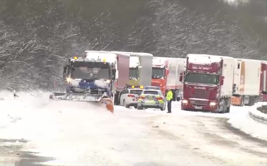 Schnee und Eis führen zu Verkehrschaos