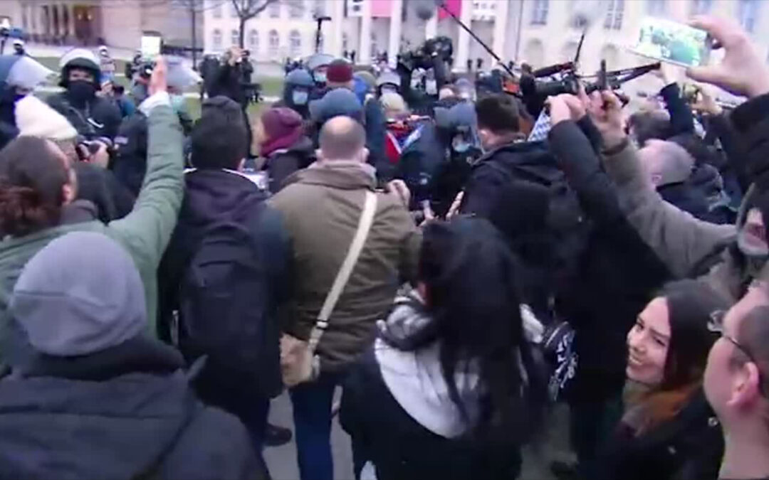 Streit über Polizeieinsatz bei Querdenker-Demonstration