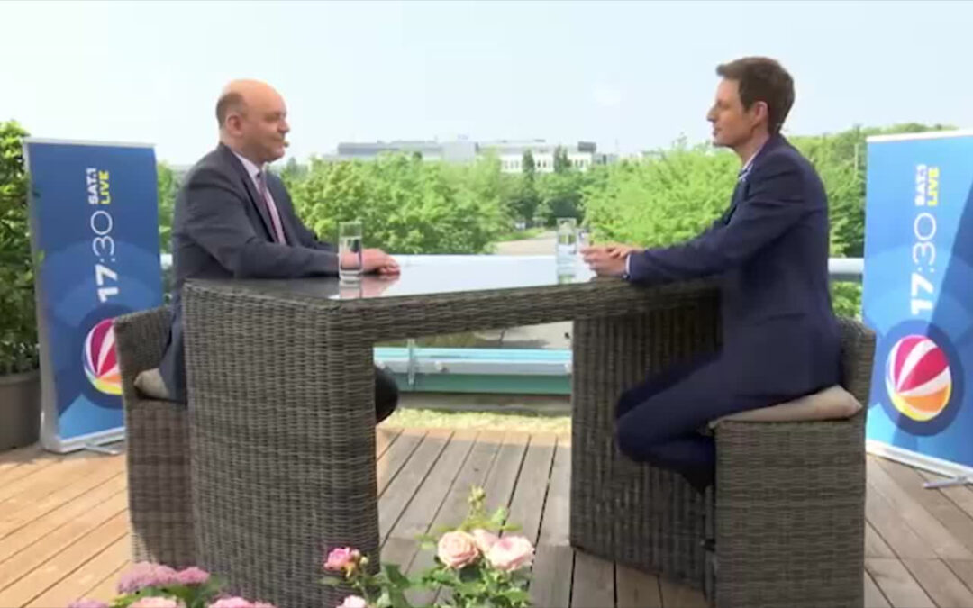 Das 17:30 SAT.1 LIVE-Sommerinterview – zu Gast: Robert Lambrou