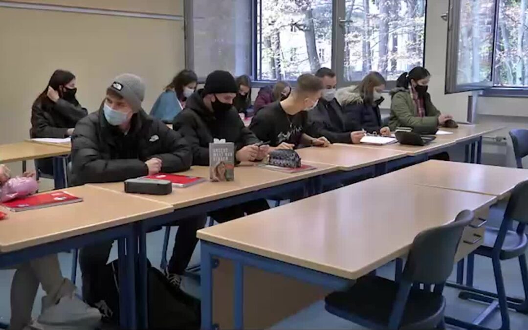 Nach den Sommerferien erst einmal Maskenpflicht in Hessens Schulen