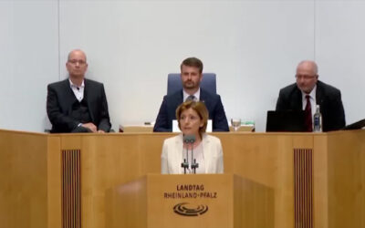 Malu Dreyer nimmt vor dem Landtag Stellung