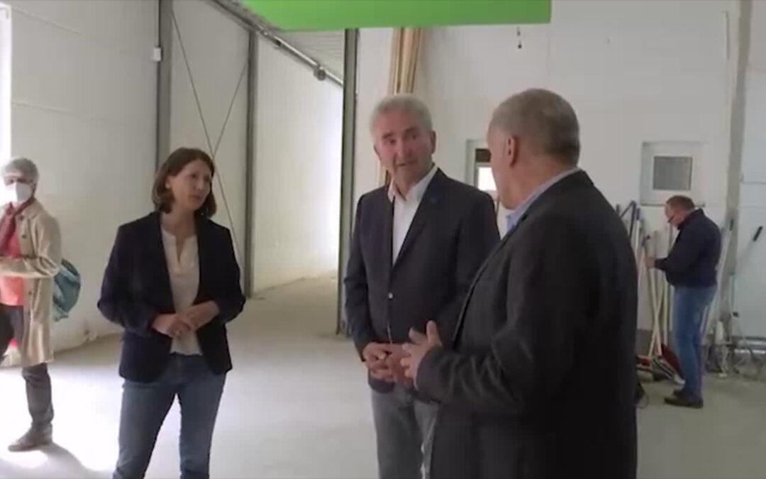 Wirtschaftsministerin Daniela Schmitt sagt Flutopfern Hilfe zu