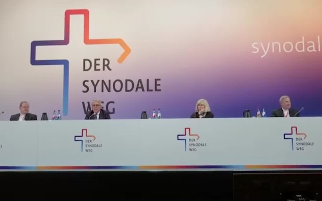 Auftakt des „Synodalen Weges“ von Protesten begleitet