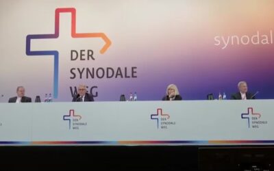 Auftakt des „Synodalen Weges“ von Protesten begleitet