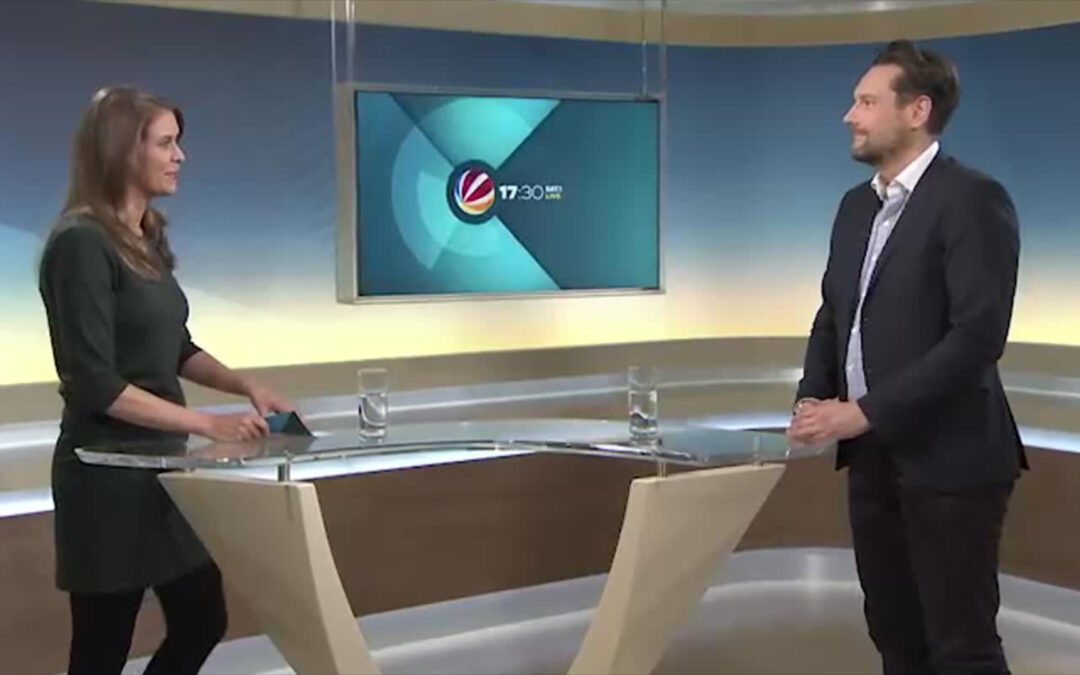 Diskussion um Boostern und Impfpflicht – Studiogespräch mit Impfkoordinator Daniel Stich