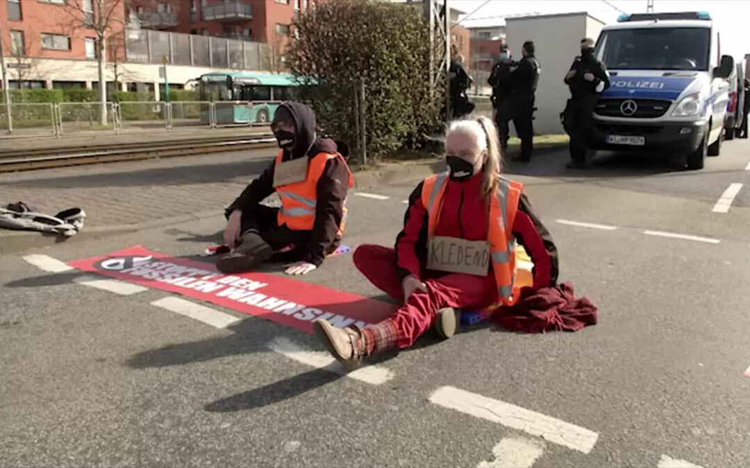 „Letzte Generation“ legt Frankfurter Stadtverkehr lahm