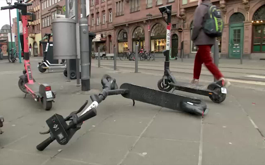 Stadt Frankfurt will E-Scooter-Chaos beenden