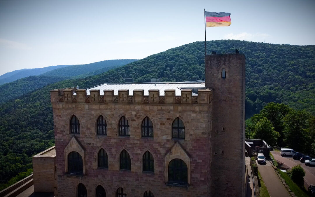 „Hinauf, hinauf zum Schloss“ – Dauerausstellung im Hambacher Schloss