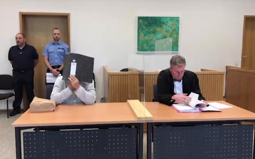 Mann wegen Aufruf zum Polizistenmord vor Gericht