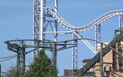 Tod im Freizeitpark: Frau stürzt aus Achterbahn