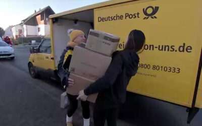 Paketbotin im Dauerstress vor Weihnachten