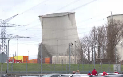 Kühlturm des Atomkraftwerks Biblis abgerissen