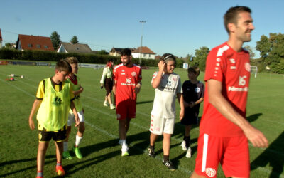 Mainz-05-Profis trainieren Kids