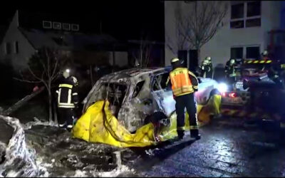 Brennende E-Autos machen Feuerwehr Probleme