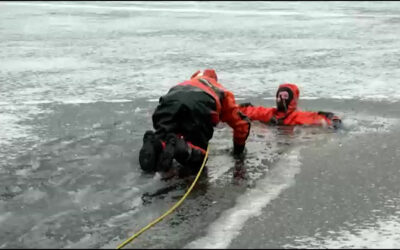 Feuerwehr trainiert Eisrettung