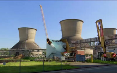 Kühlturm des Kraftwerks Staudinger abgerissen