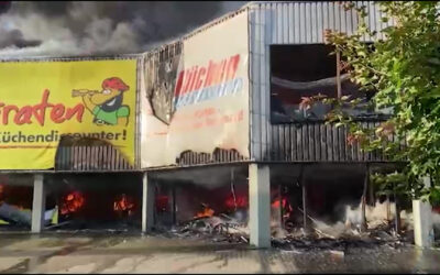 Brand zerstört Möbelhaus