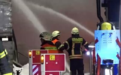 Großbrand in Kronberger Lagerhalle