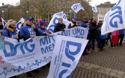 Protest gegen verschobene Besoldungserhöhung