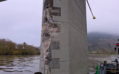 Tankschiff rammt Brückenpfeiler