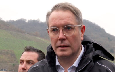 Schweitzer macht sich Bild von zerstörter Moselschleuse