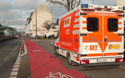 Radfahrer greift Sanitäter an
