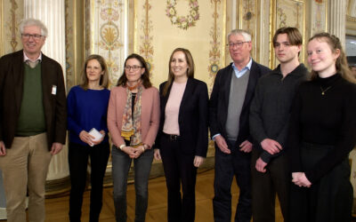 Schüler diskutieren über Demokratie