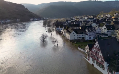 Mosel tritt über die Ufer