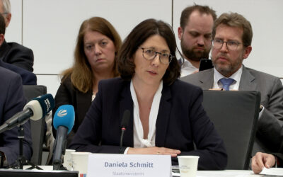 Ministerin Schmitt muss sich vor Landtagsausschuss erklären