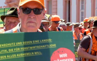 Demonstration gegen geplantes Jagdgesetz