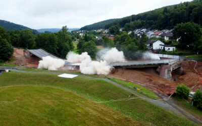 Zeller Brücke ist gesprengt