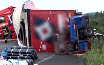 Stundenlange Vollsperrung nach Lkw-Unfall