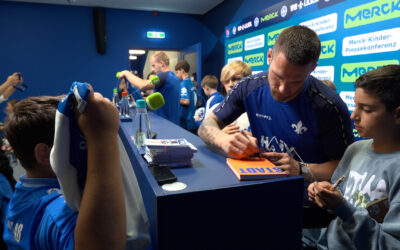 Die Lieblingseissorte der Darmstadt 98-Stars: Kinder dürfen Fußballer bei Pressekonferenz löchern