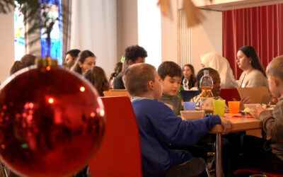 Nächstenliebe zur Weihnachtszeit: KinderVesperKirche in Ludwigshafen setzt Zeichen gegen Kinderarmut