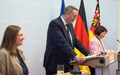 Schweitzer zieht Bilanz der Landesregierung