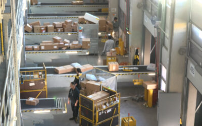 Hochbetrieb im Paketzentrum