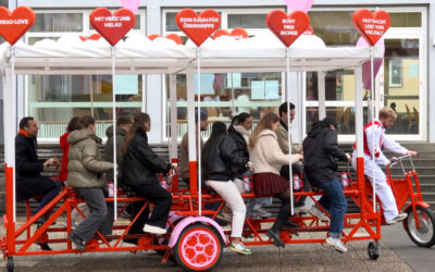Studierende aus Mainz bauen Fastnachtswagen „Helau Love“