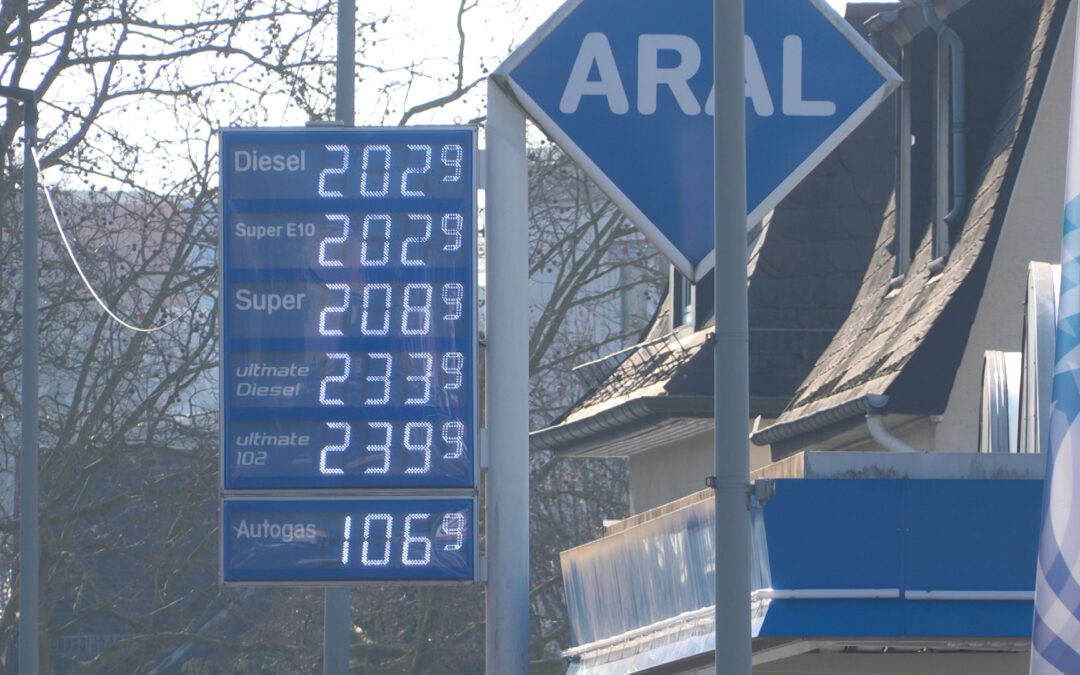 Benzinpreise wegen des Iran-Krieges kräftig erhöht