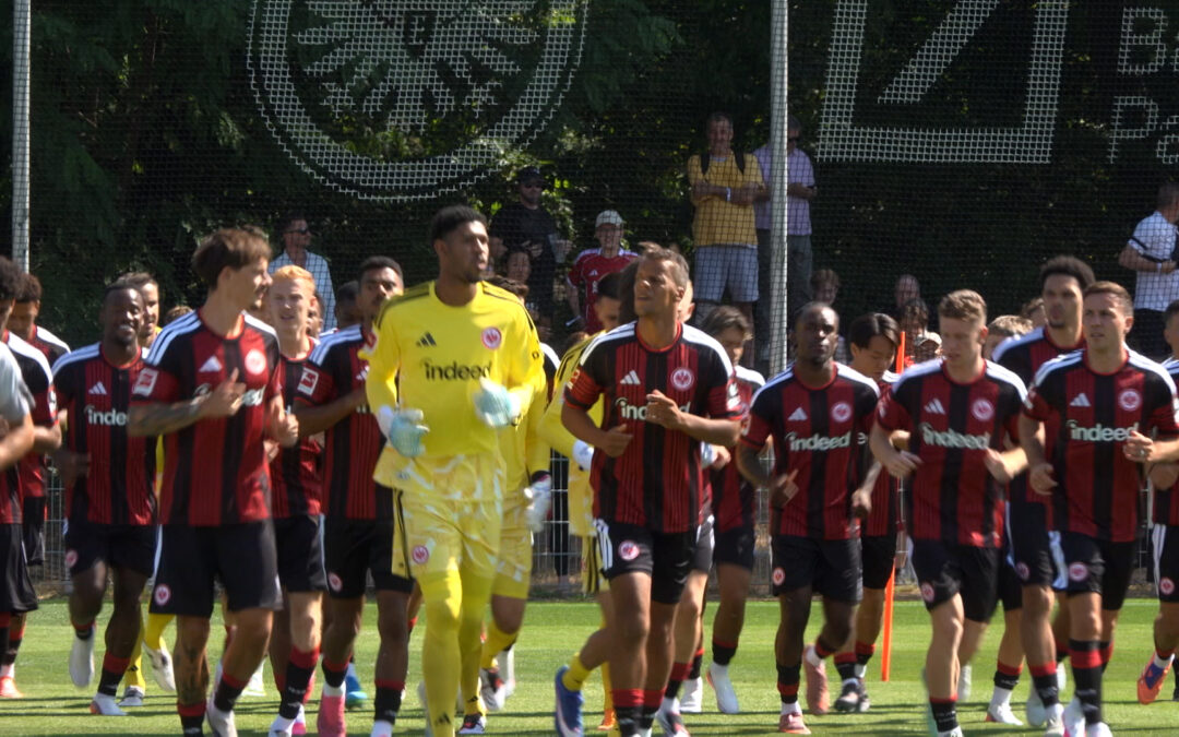 Adi Hütter leitet erstes Training von Eintracht Frankfurt