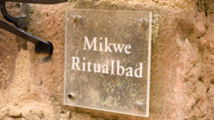 Nach zehn Jahren Sanierung: Jüdisches Ritualbad Mikwe in Worms wieder eröffnet